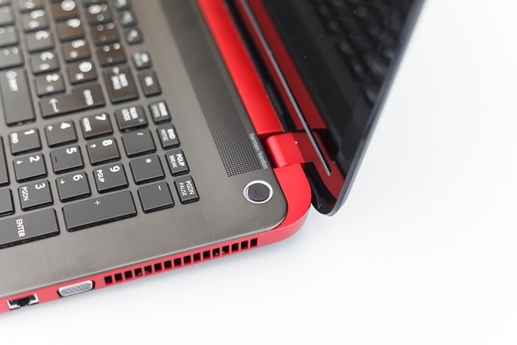 Toshiba Qosmio x70-A-12x recenzija  (9 of 11).jpg